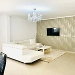 Apartament Yanina Luxe Ga Heated Private Pool